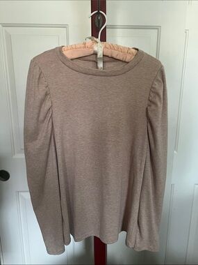 Women's Long Sleeve Crewneck Top in Taupe